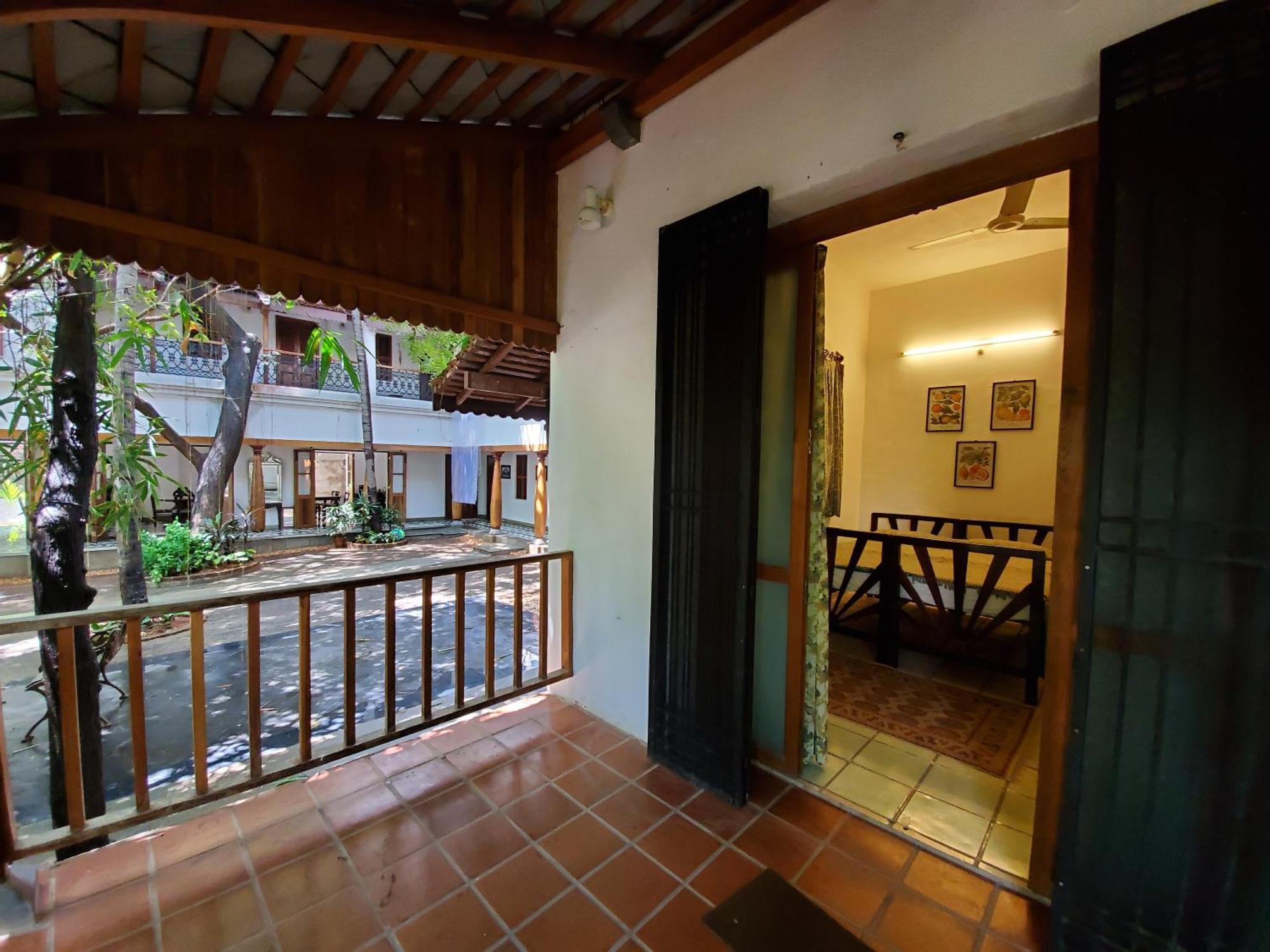 Kariappa House Hotel Puduccseri Kültér fotó